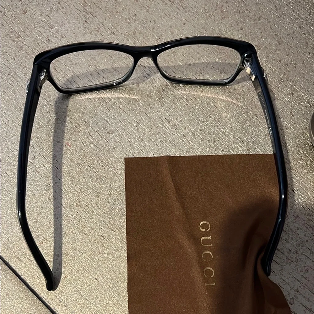 Gucci Black and Silver Glasses Timeless Elegance - Picture 8 of 13